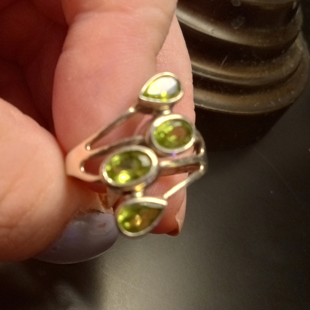 Peridot ring sterling silver size 7.5